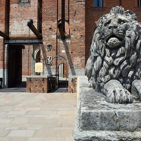Castello Di Carimate Hotel Exterior foto