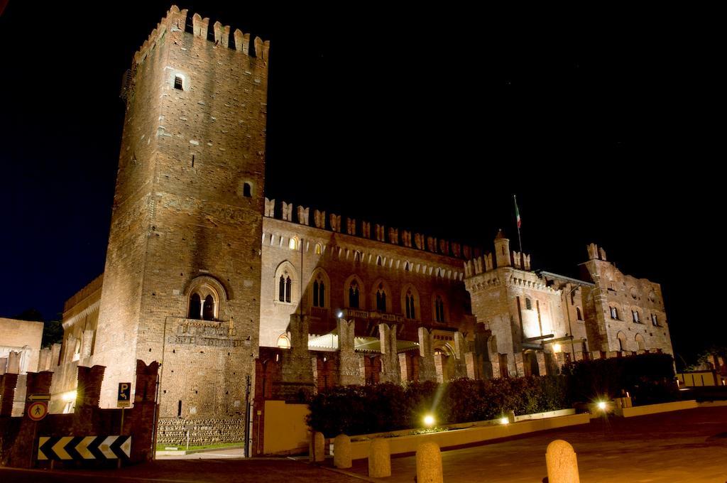 Castello Di Carimate Hotel Exterior foto
