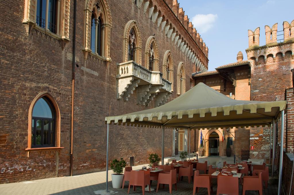 Castello Di Carimate Hotel Exterior foto