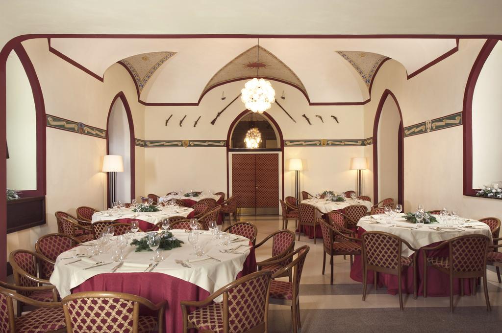 Castello Di Carimate Hotel Exterior foto