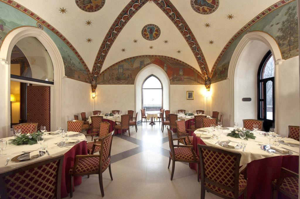 Castello Di Carimate Hotel Exterior foto