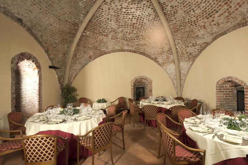 Castello Di Carimate Hotel Exterior foto