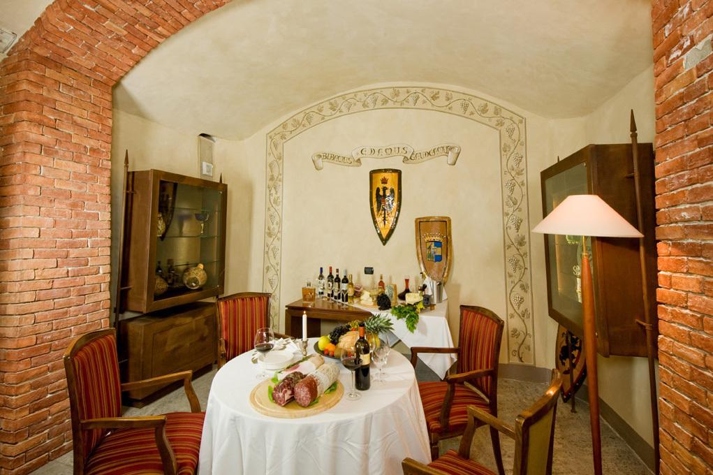 Castello Di Carimate Hotel Exterior foto